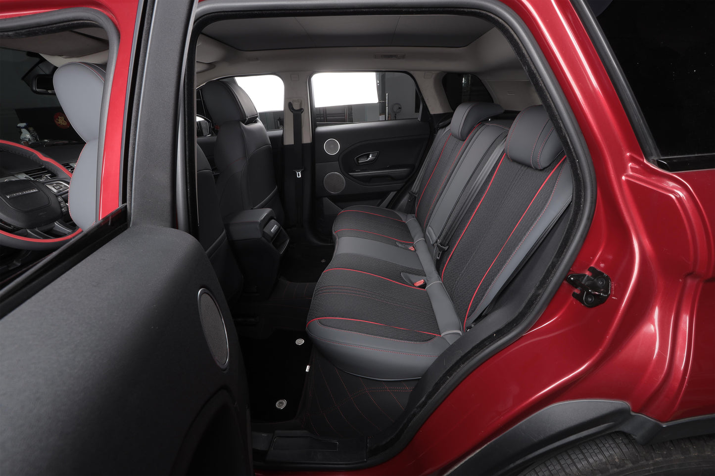 rear seat cover with red piping for land rover